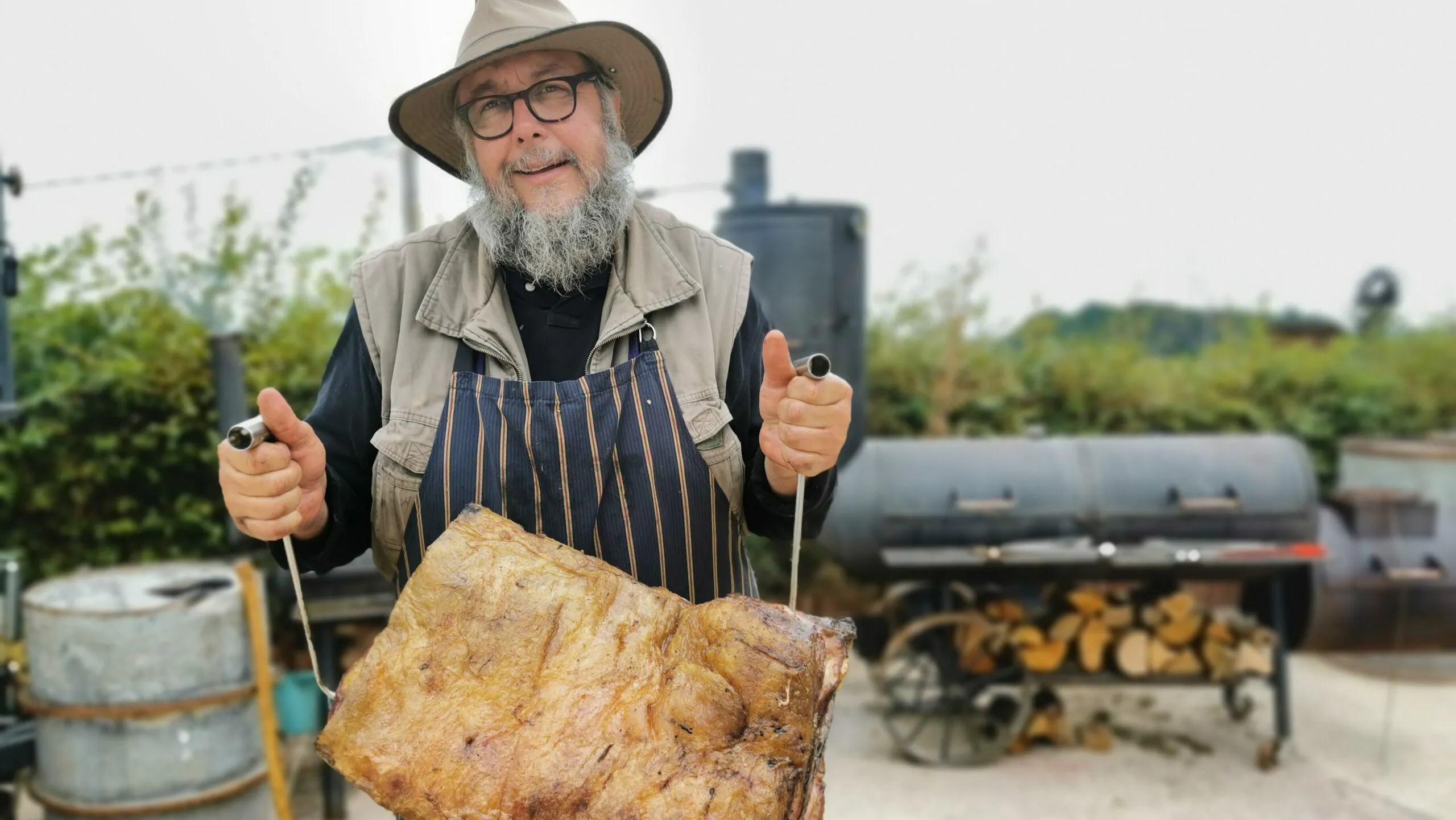Kobus Botha sal as beoordelaar in Kokkedoor Vuur & Vlam deelnemers oor die kole haal. Foto: Verskaf