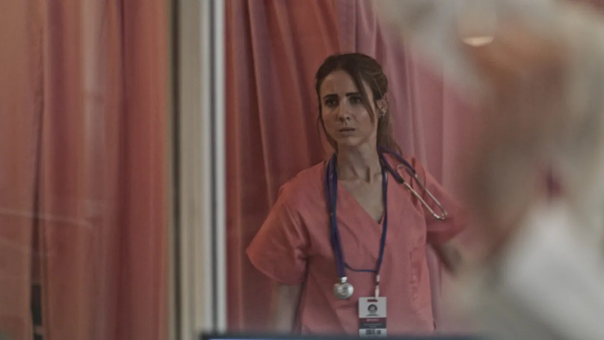 Simone Pretorius as dr. Elani Breytenbach