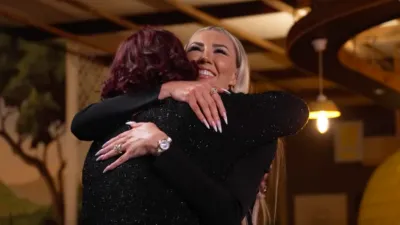 5 hoogtepunte uit ‘Housewives’ Anita Lloyd en Mel Viljoen se gesprek op ‘Laataand by&nbsp;Rian’