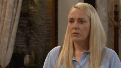 ‘Suidooster’ se Debbie laat kykers&nbsp;gons