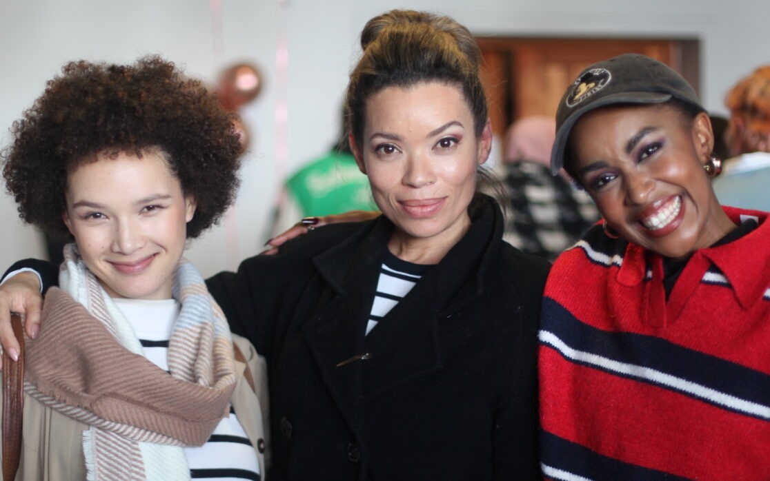 Gretchen Ramsden, Hildegardt Whites en Devonecia Swartz is weer deel van die Skemergrond-rolverdeling. Foto: Verskaf