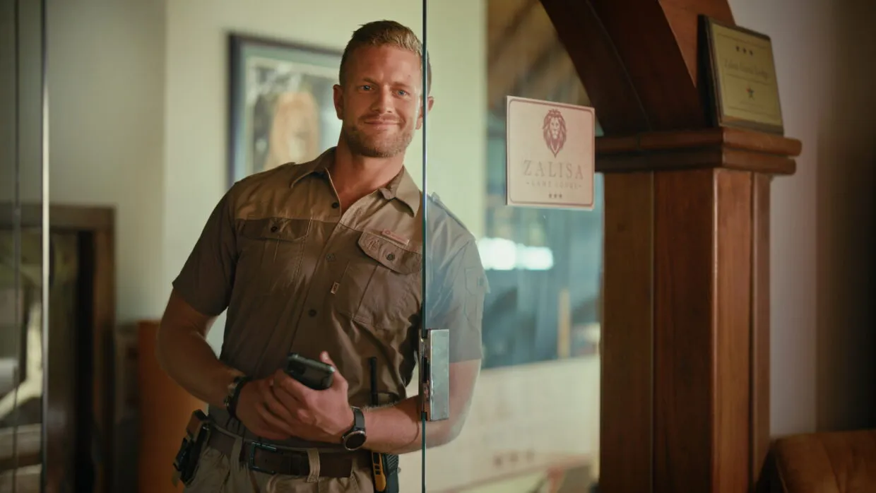 Abel Knobel, Khaki Fever